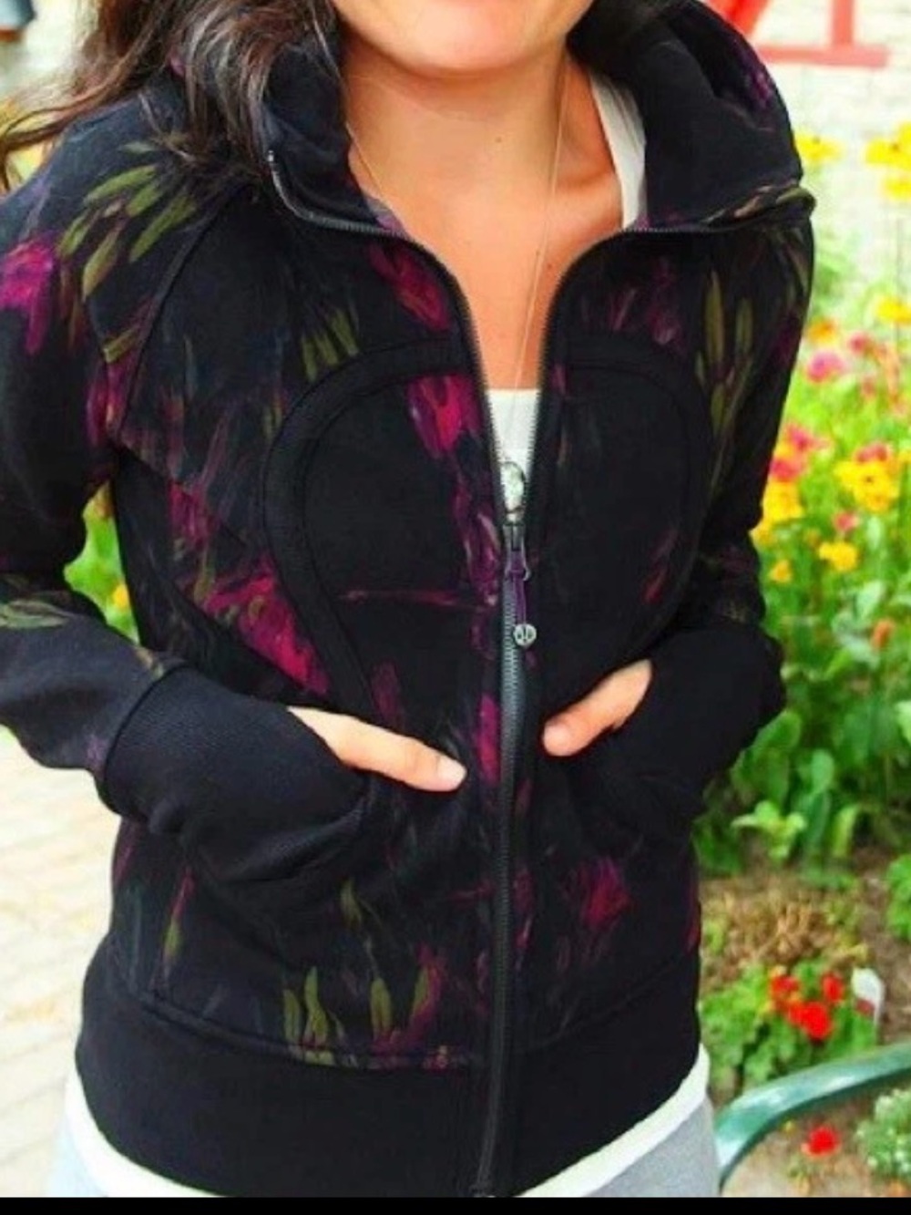 Lululemon Midnight Iris Floral Scuba Hoodie Sz 2/4 HTF Yoga Running Thumb Holes - Picture 3 of 10
